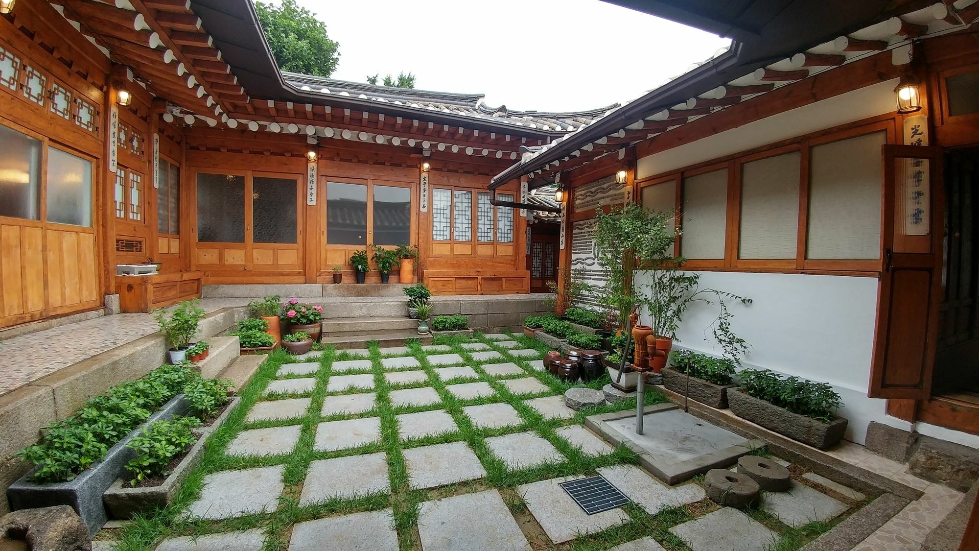 So Hyeon Dang Hanok Hotel Seoul