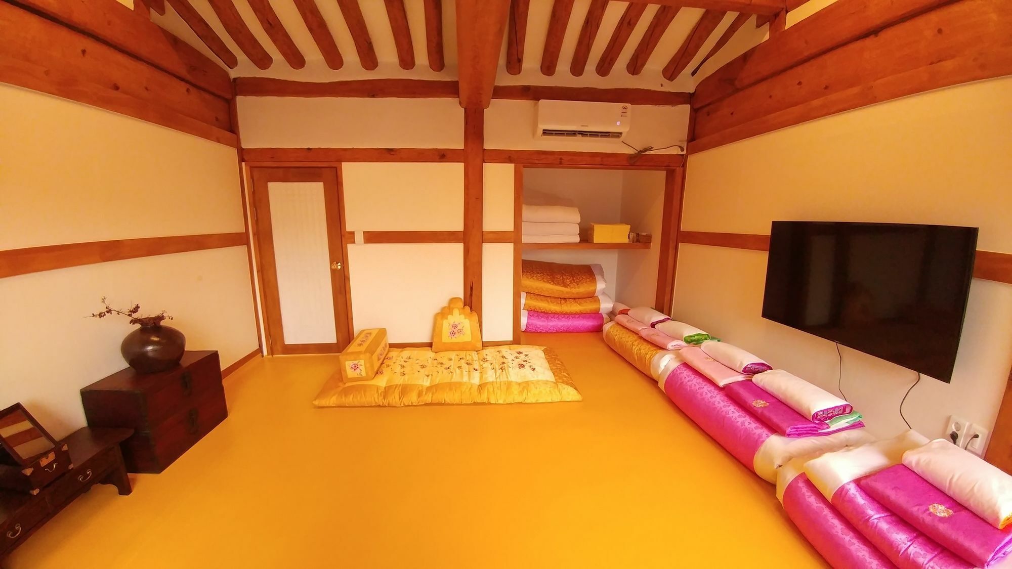So Hyeon Dang Hanok Hotel