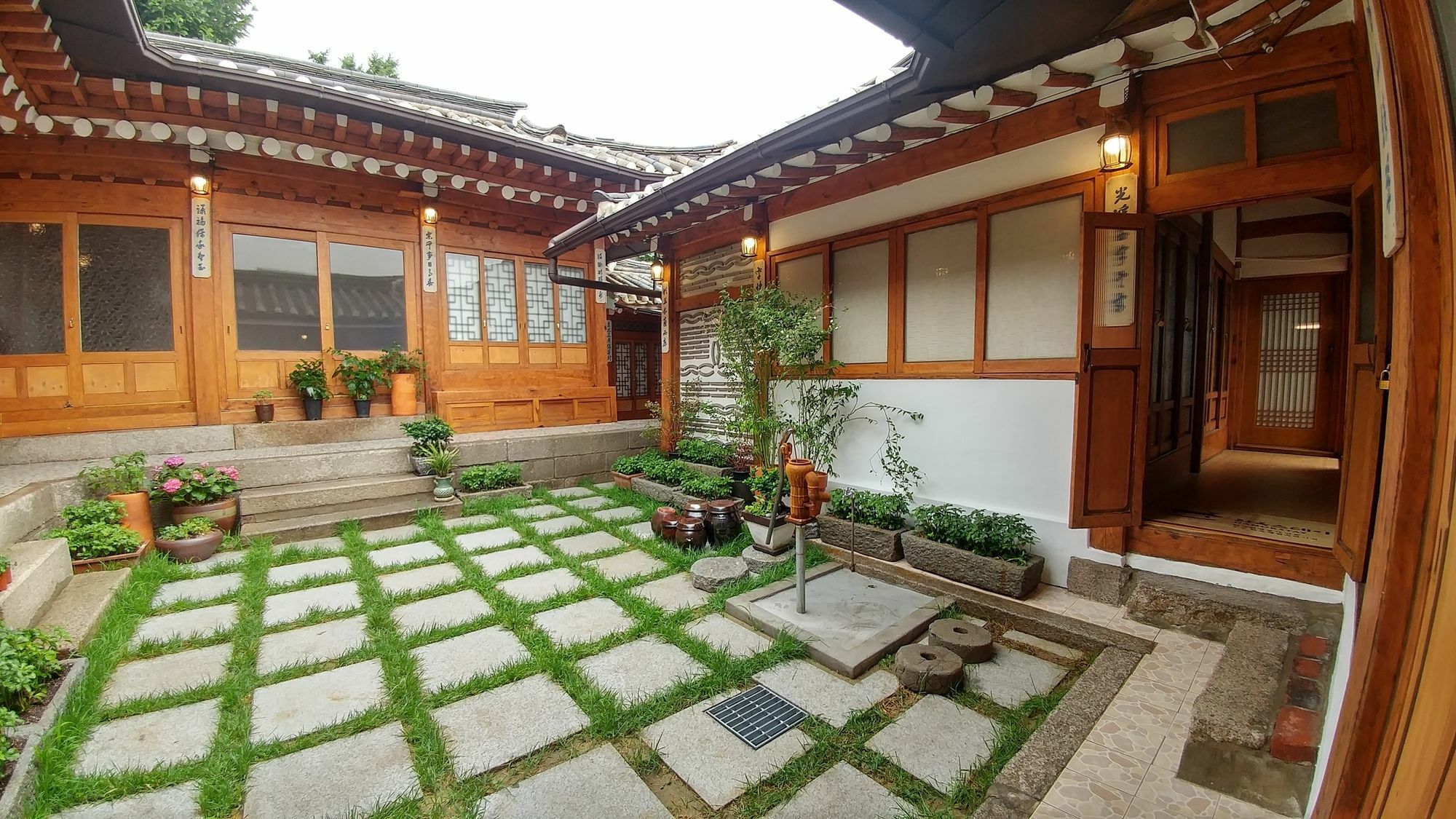 So Hyeon Dang Hanok Hotel 2*