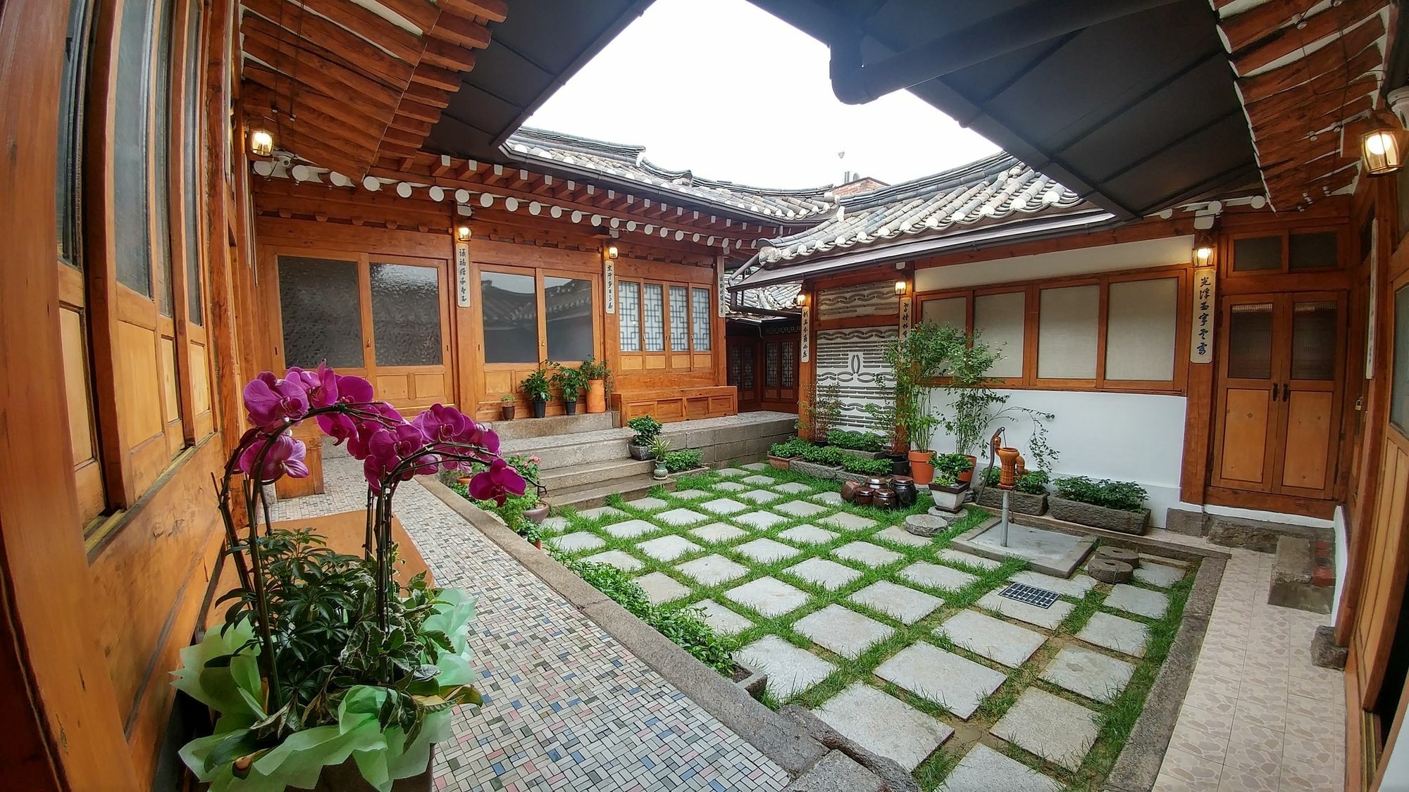 So Hyeon Dang Hanok 2*