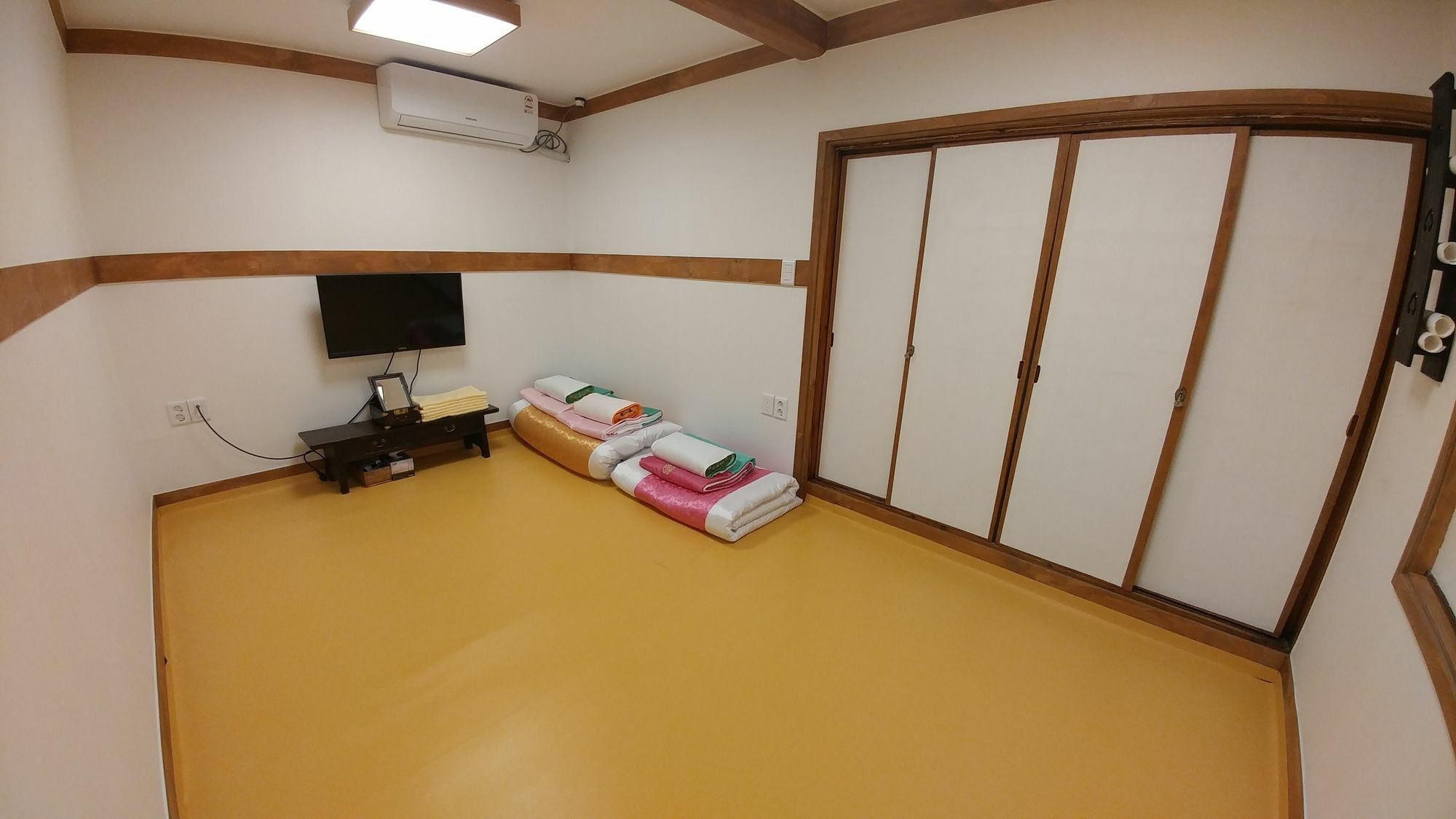 So Hyeon Dang Hanok Hotel