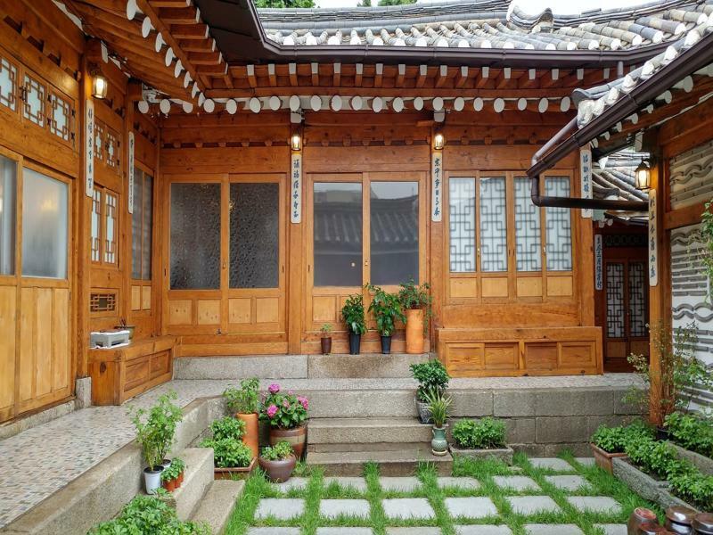 So Hyeon Dang Hanok Hotel
