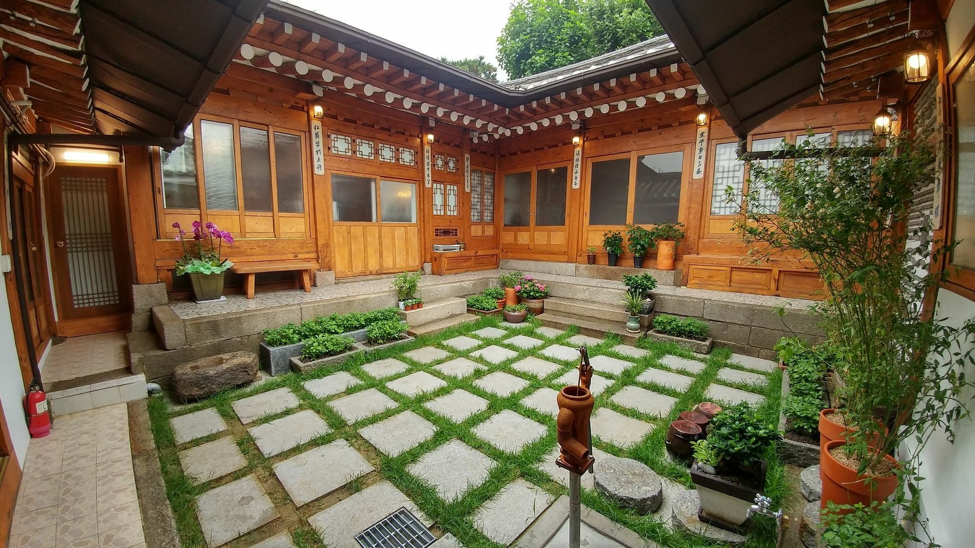 So Hyeon Dang Hanok Hotel 2*